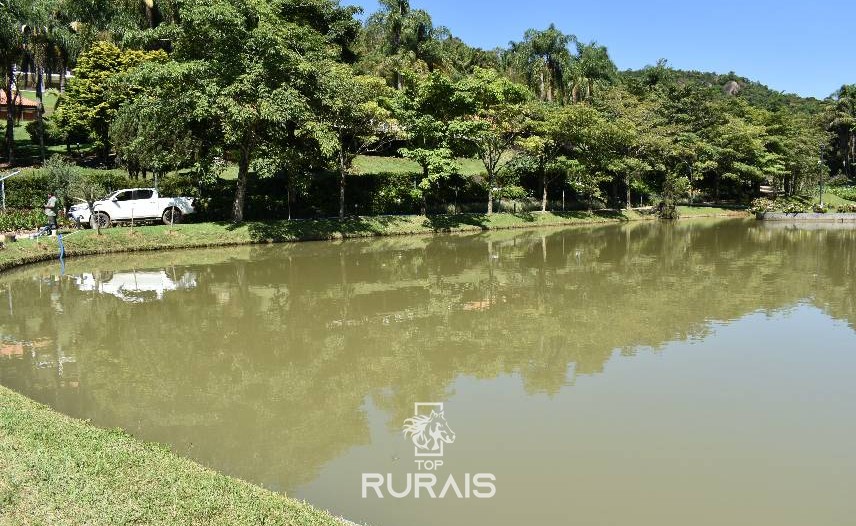 Sitio á venda em Piedade-SP.