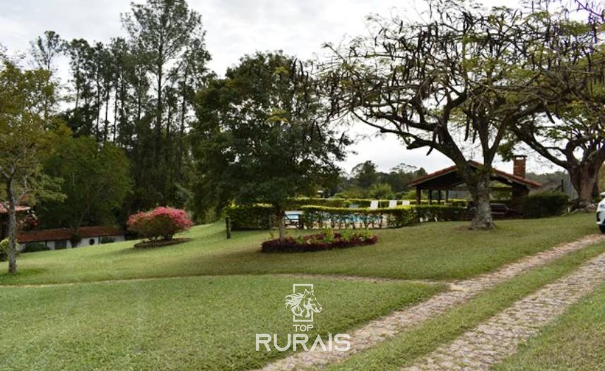 Lindo sítio à venda em Itu, rico em água.